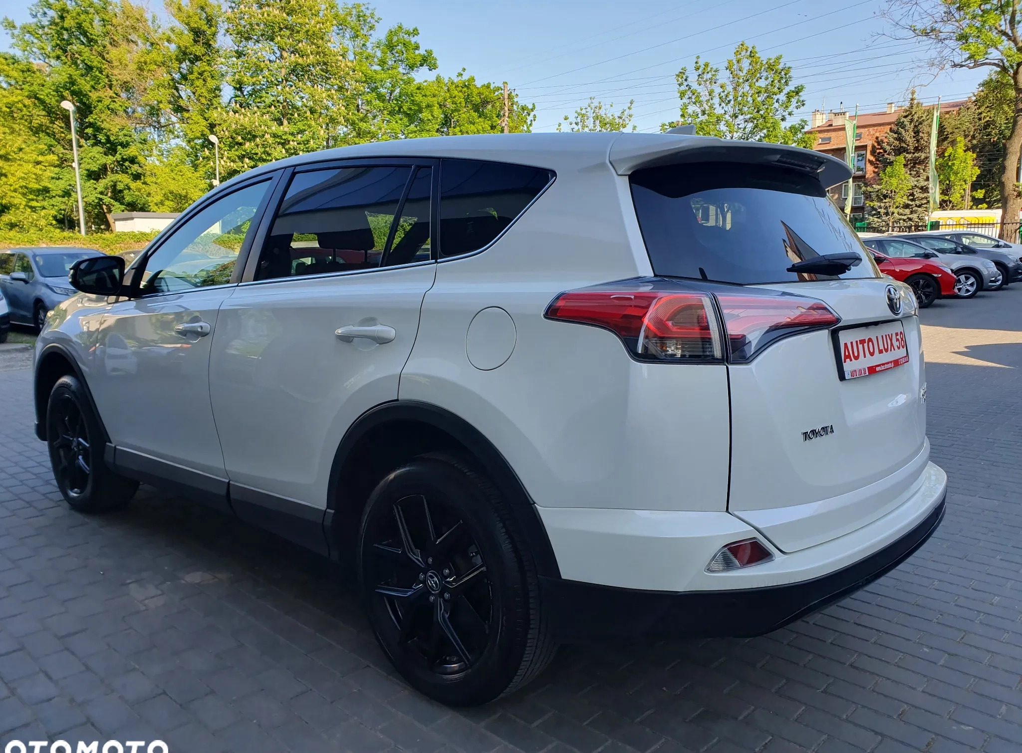 Toyota RAV4 cena 108900 przebieg: 88443, rok produkcji 2018 z Warszawa małe 631